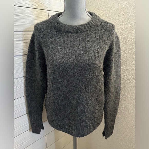 H&M Women’s Gray Knit Sweater Size Small - Picture 1 of 7